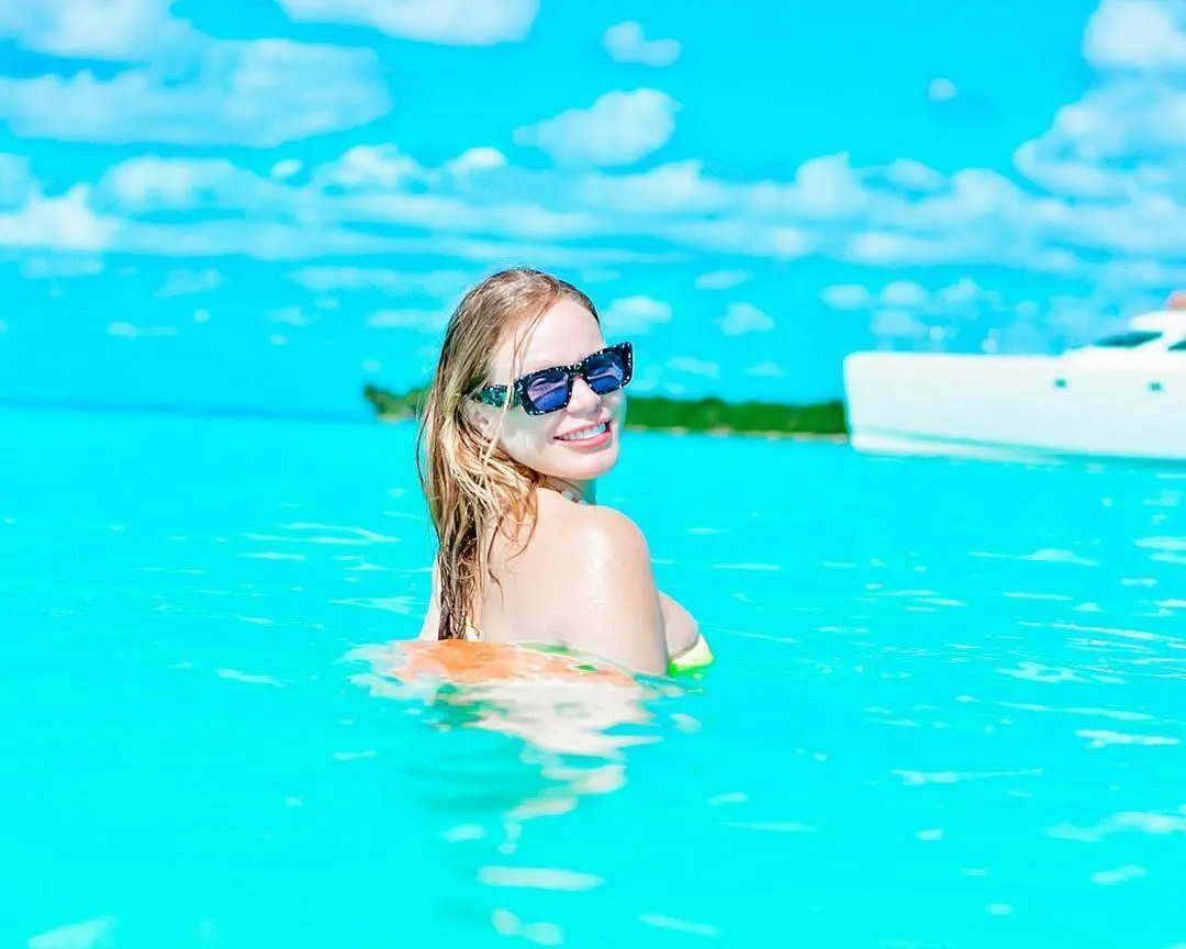 Ex-BBB Paulinha Leite curte Punta Cana após levar R$ 1,5 milhão na Mega da Virada