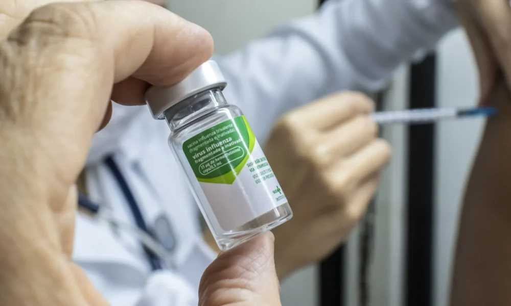 Vacinação previne o desenvolvimento de quadros graves e complicações pela gripe • Alf Ribeiro/Fotoarena/Estadão Conteúdo