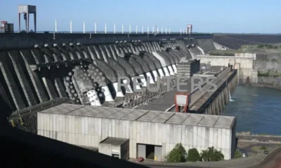 Vista da hidrelétrica de Itaipu, no lado brasileiro da fronteira com o Paraguai, em Foz do Iguaçu - 2005 (Foto: REUTERS/Rickey Rogers)