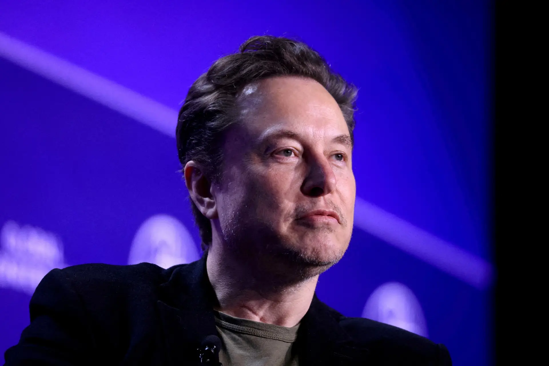 Elon Musk perde US$ 52 bilhões em 2025 em meio a dificuldades da Tesla; entenda