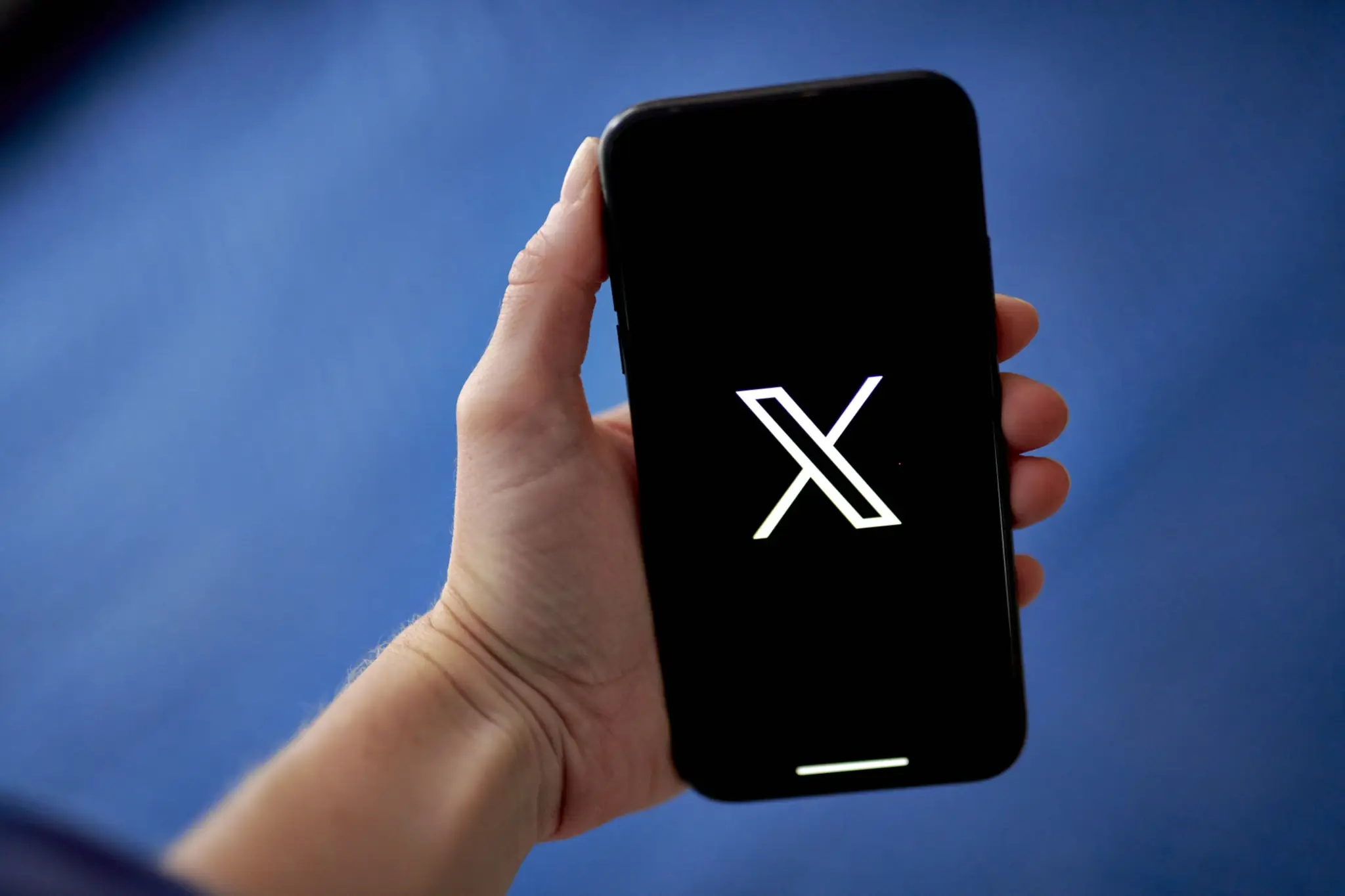 Moraes multa X em R$ 8 mi por descumprir ordem sobre perfil de Allan dos Santos