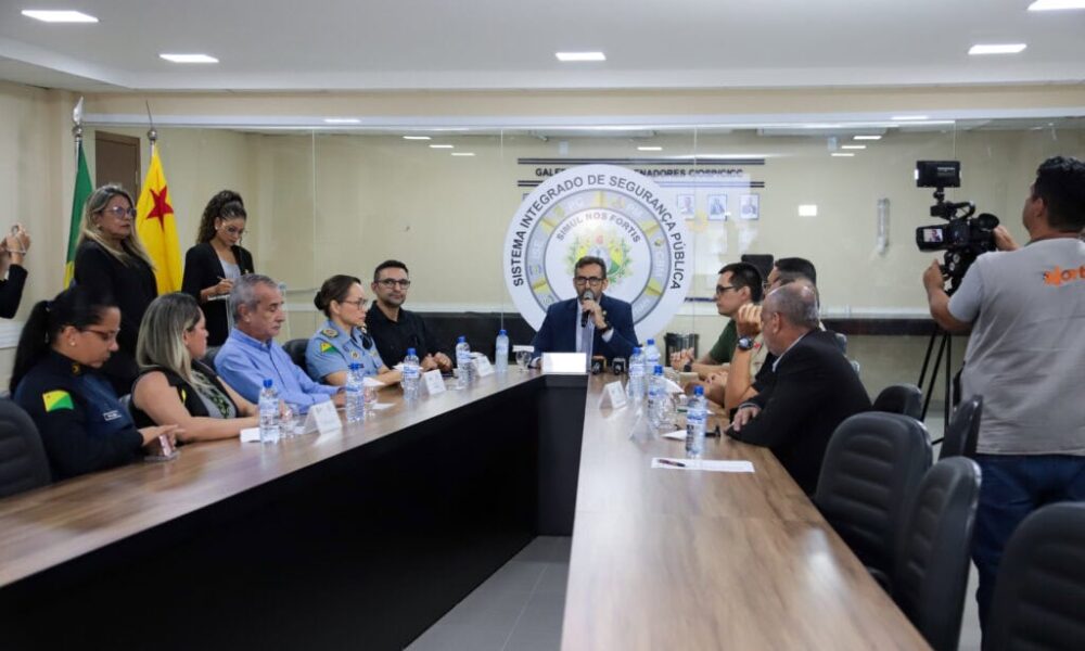 COLETIVA-CARNAVAL-2025-RENATO-BEIRUTHIMG_2057-1024×683 Secretaria de Estado de Justiça e Segurança Pública realiza coletiva de imprensa para discutir ações de segurança para o Carnaval 2025, em Rio Branco. Foto: Renato Beiruth/Detran