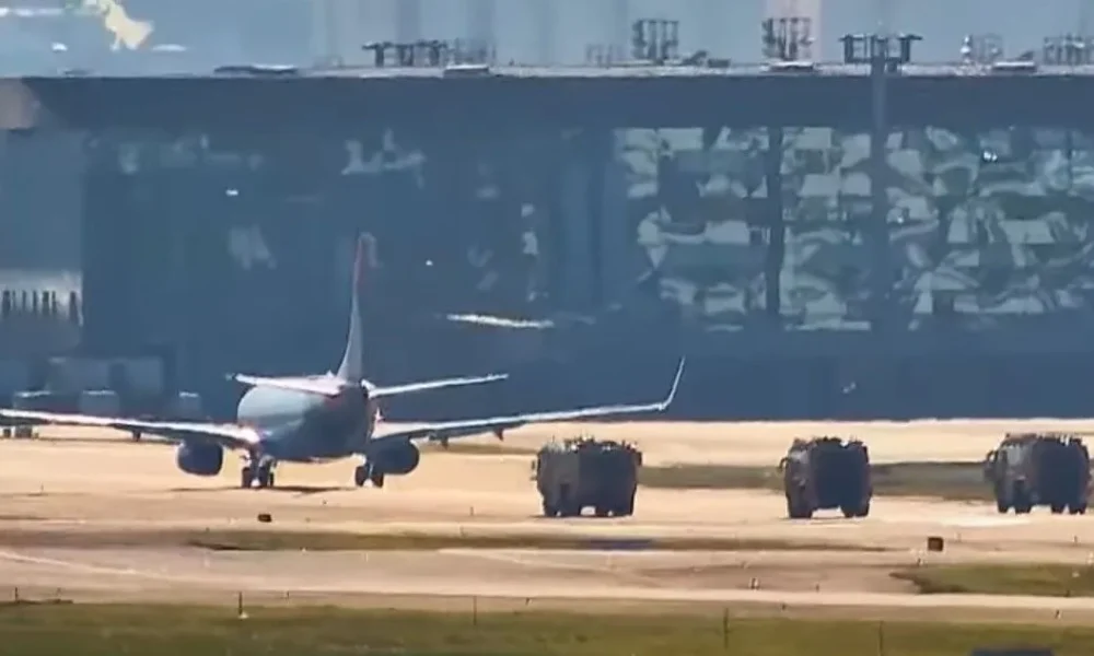 Captura-de-tela-2025-02-25-133903 Viaturas dos bombeiros acompanham avião da Gol que pousou em Guarulhos após declarar "pan-pan" • Reprodução/Aviação Guarulhos JPD