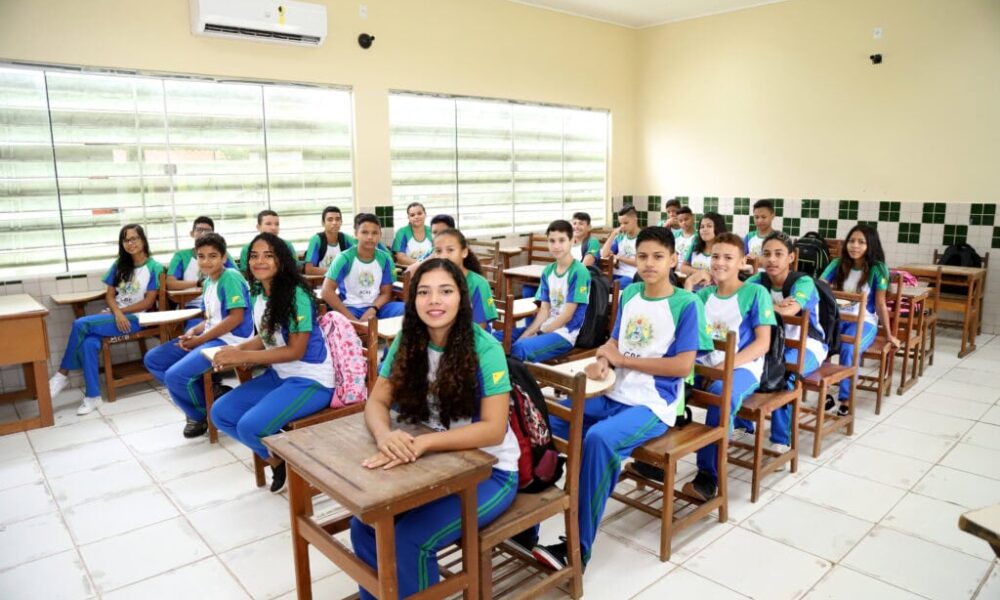 Estudantes devem manter os celulares desligados durante aula. Foto: Mardilson Gomes/SEE