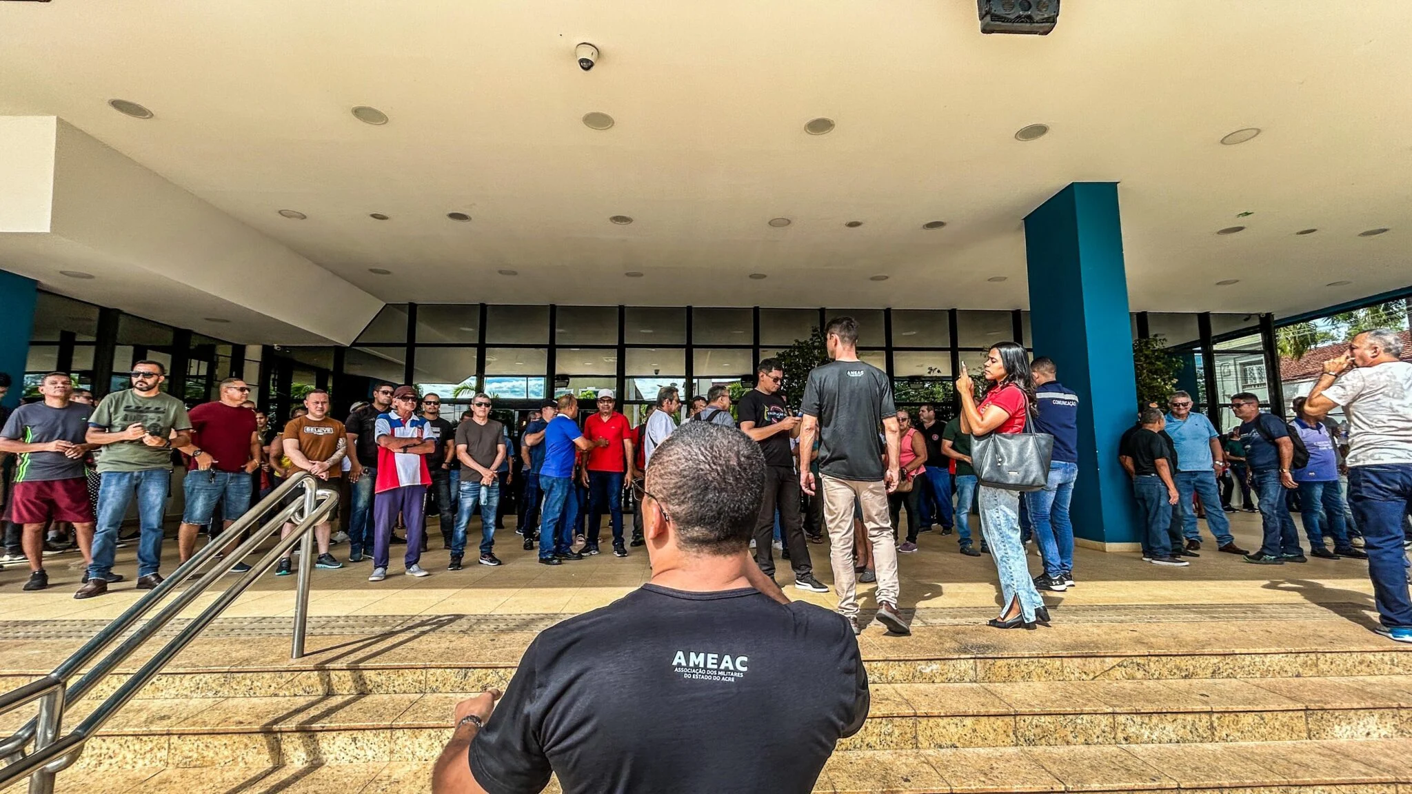 Militares cobram isonomia salarial em manifestação na Aleac