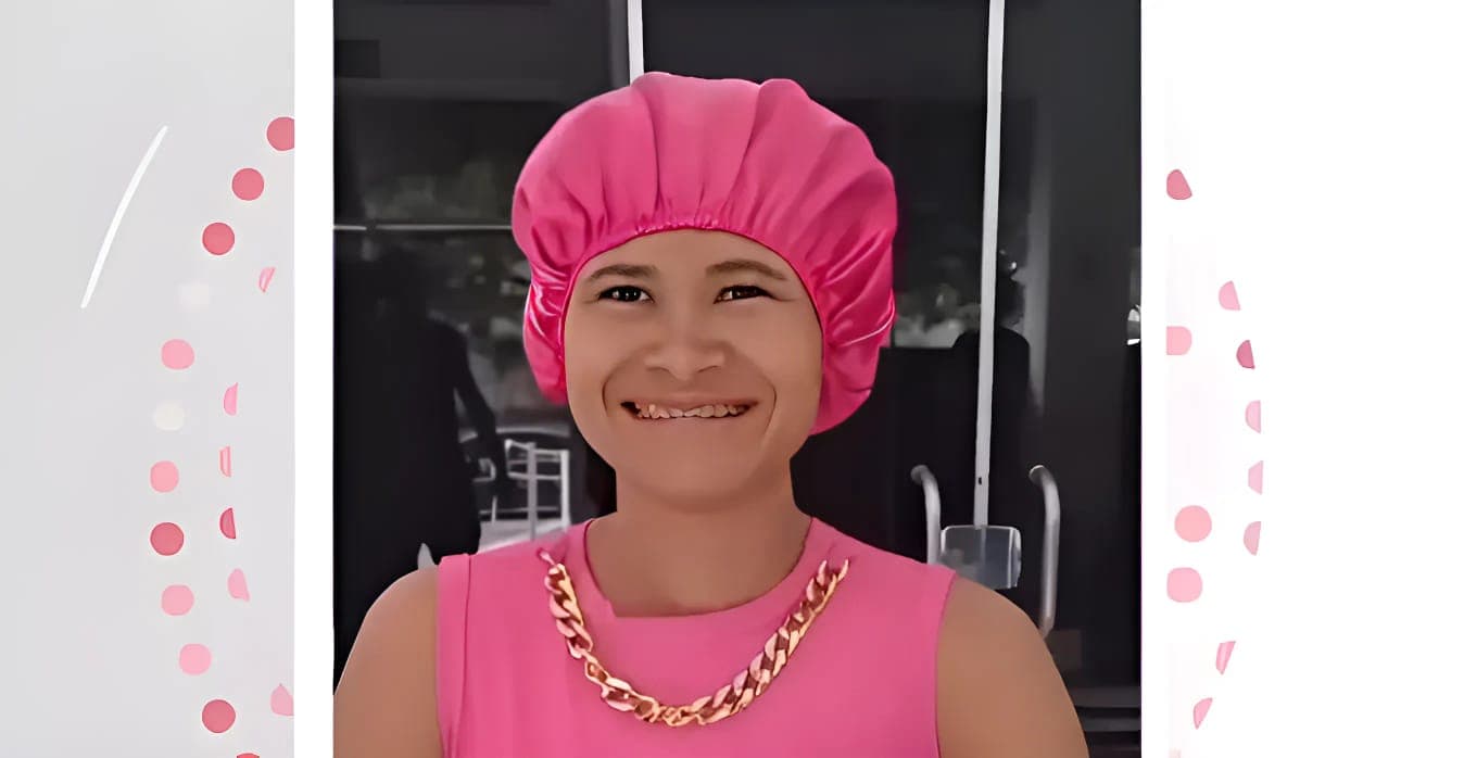 Suspeita de incendiar homem vivo ri ao ser presa: ‘achei que não ia ficar daquele jeito’