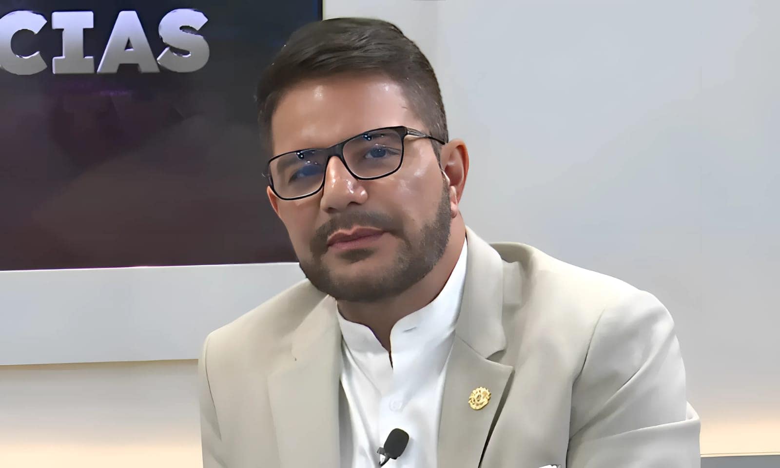 Gladson Cameli aciona página de humor por conteúdo difamatório e pede indenização de R$ 20 mil