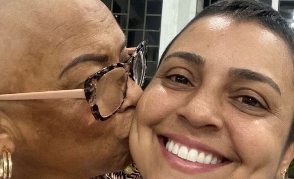 WhatsApp Image 2025-02-09 at 14.45.28 Dona Silva e Diana repetem foto, agora com o tratamento da mãe já iniciado — Foto: Arquivo pessoal