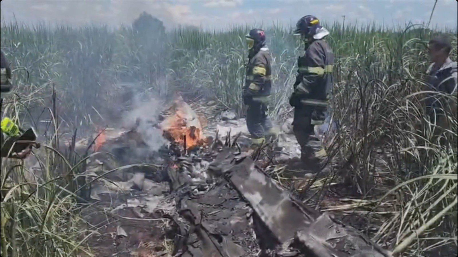 Avião de pequeno porte cai e mata duas pessoas no interior de São Paulo