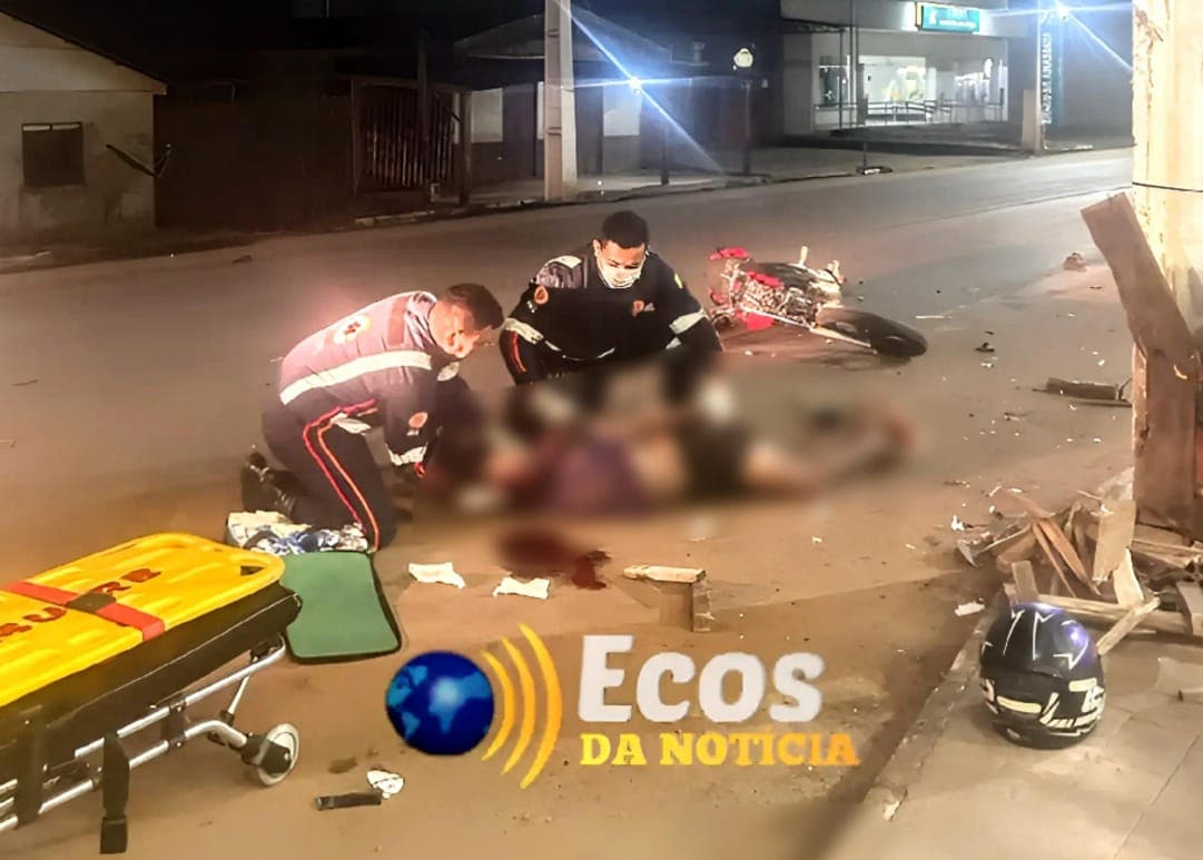 Jovem sofre traumatismo craniano após colidir moto contra poste