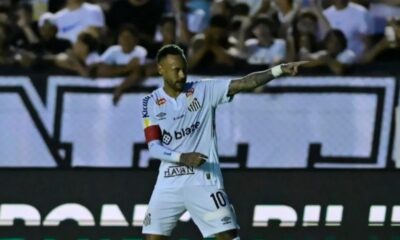 Neymar levou os torcedores à loucura com gol olímpico - EDUARDO CARMIM (Eduardo Carmim, Photo Premium/Gazeta Press)