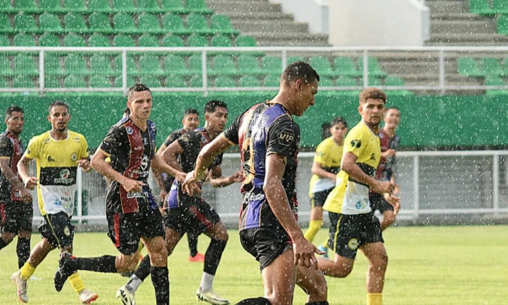 O duelo foi bastante disputado com o time católico vendendo caro a derrota. Foto/Manoel Façanha
