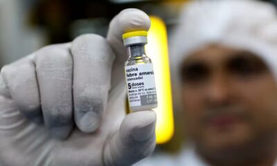 Acre recebe 15 mil doses da vacina contra a febre amarela — Foto: Rodrigo Nunes/MS