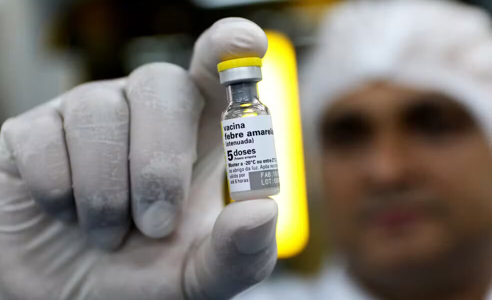 Acre recebe 15 mil doses da vacina contra a febre amarela — Foto: Rodrigo Nunes/MS