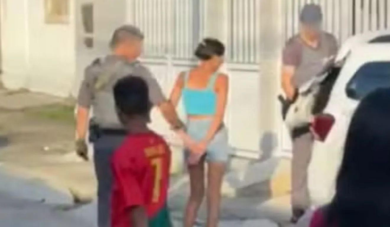 Criança de 4 anos teve genitália queimada com isqueiro por fazer xixi na cama