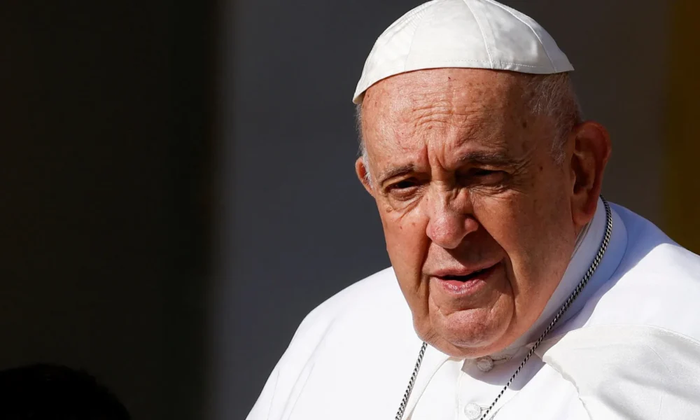 tagreuters.com2023binary_LYNXMPEJ5Q0CR-FILEDIMAGE Papa Francisco durante audiência semanal no Vaticano
Papa Francisco durante audiência semanal no Vaticano • 31/05/2023 REUTERS/Guglielmo Mangiapane