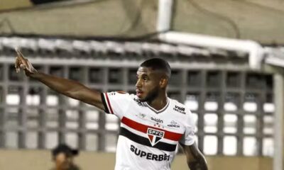 André Silva festeja gol do São Paulo contra o São Bernard (Foto: Rubens Chiri/saopaulofc.net)