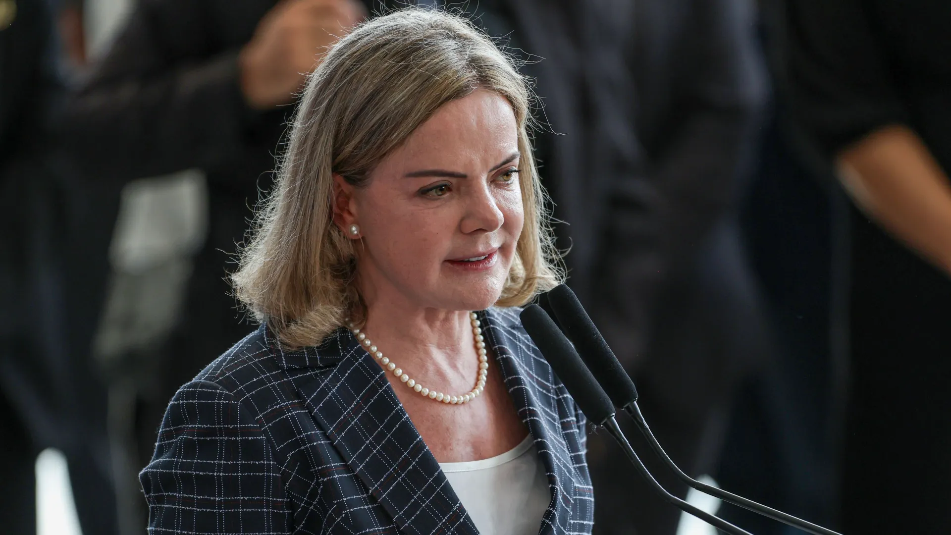 Gleisi Hoffmann apresenta queixa-crime contra deputado Gustavo Gayer no STF