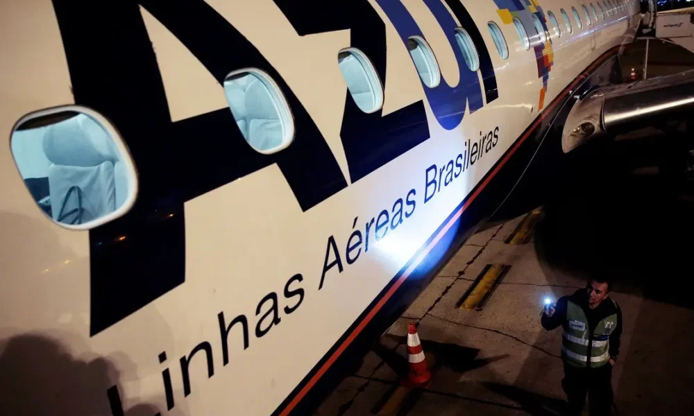 2024-10-09T220718Z_1_LYNXMPEK980TU_RTROPTP_4_AZUL-RESTRUCTURING Aeronave da Azul no Aeroporto Internacional de Guarulhos 11/7/2018 REUTERS/Leonardo Benassatto/Arquivo