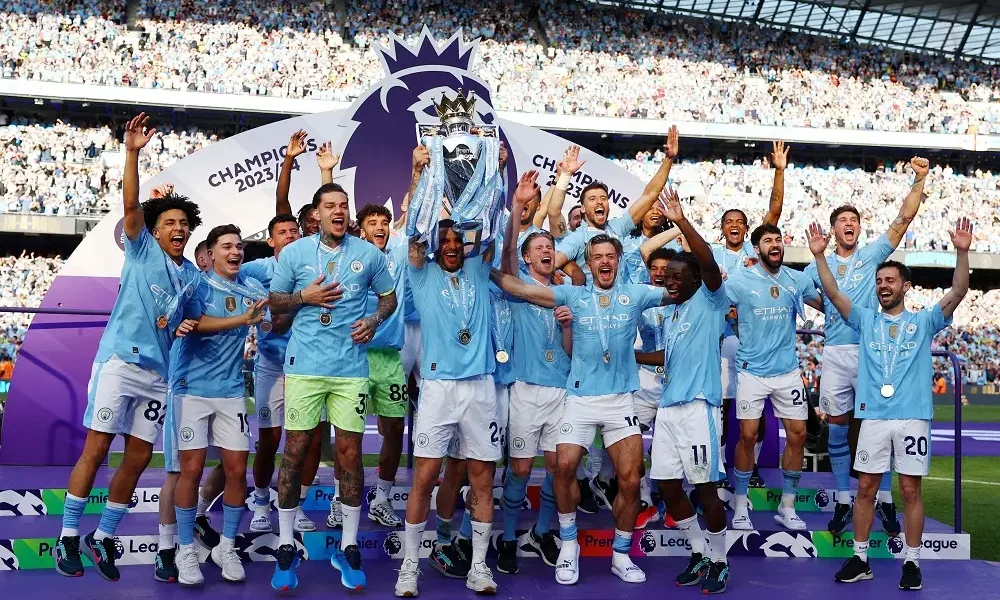 Jogadores do Manchester City comemoram conquista do título da temporada 2023-2024 da Premier League 19/05/2024 REUTERS/Molly Darlington