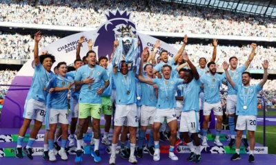 Jogadores do Manchester City comemoram conquista do título da temporada 2023-2024 da Premier League 19/05/2024 REUTERS/Molly Darlington