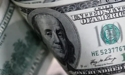 2025-02-18T125211Z_1_LYNXNPEL1H0E8_RTROPTP_3_DOLAR-FECHA Nota de 100 dólares 07/02/2011 REUTERS/Lee Jae-Won