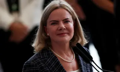 2025-03-10T193311Z_627006486_RC2JADAPAEOW_RTRMADP_3_BRAZIL-POLITICS Ministra Gleisi Hoffmann - REUTERS/Adriano Machado