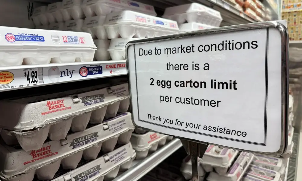2025-03-12T175352Z_1_LYNXMPEL2B0UQ_RTROPTP_4_USA-ECOMOMY-EGGS Supermercado nos EUA sinaliza limites para compras de ovos 8/03/2025 REUTERS/Brian Snyder