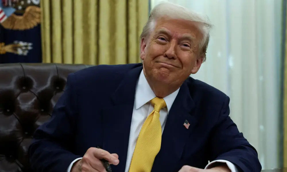 2025-03-20T214432Z_1_LYNXMPEL2J14V_RTROPTP_4_USA-TRUMP-LAW-FIRMS-e1742840599758 Presidente dos Estados Unidos, Donald Trump07/03/2025REUTERS/Evelyn Hockstein • REUTERS