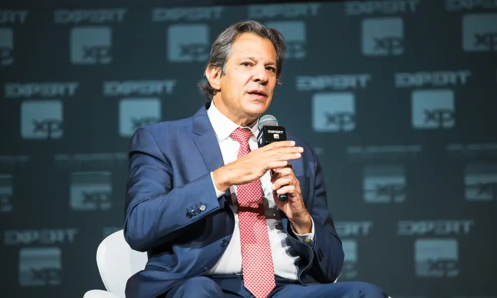 O ministro da Fazenda, Fernando Haddad (PT), durante painel sobre cenário fiscal pela Expert XP 2024 (Foto: Divulgação/Expert XP)