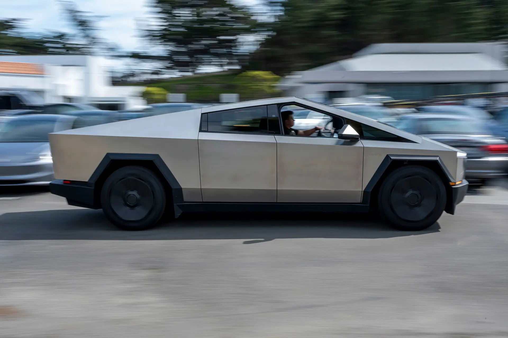 Tesla faz recall de todos os Cybertrucks já vendidos nos EUA após falha de segurança