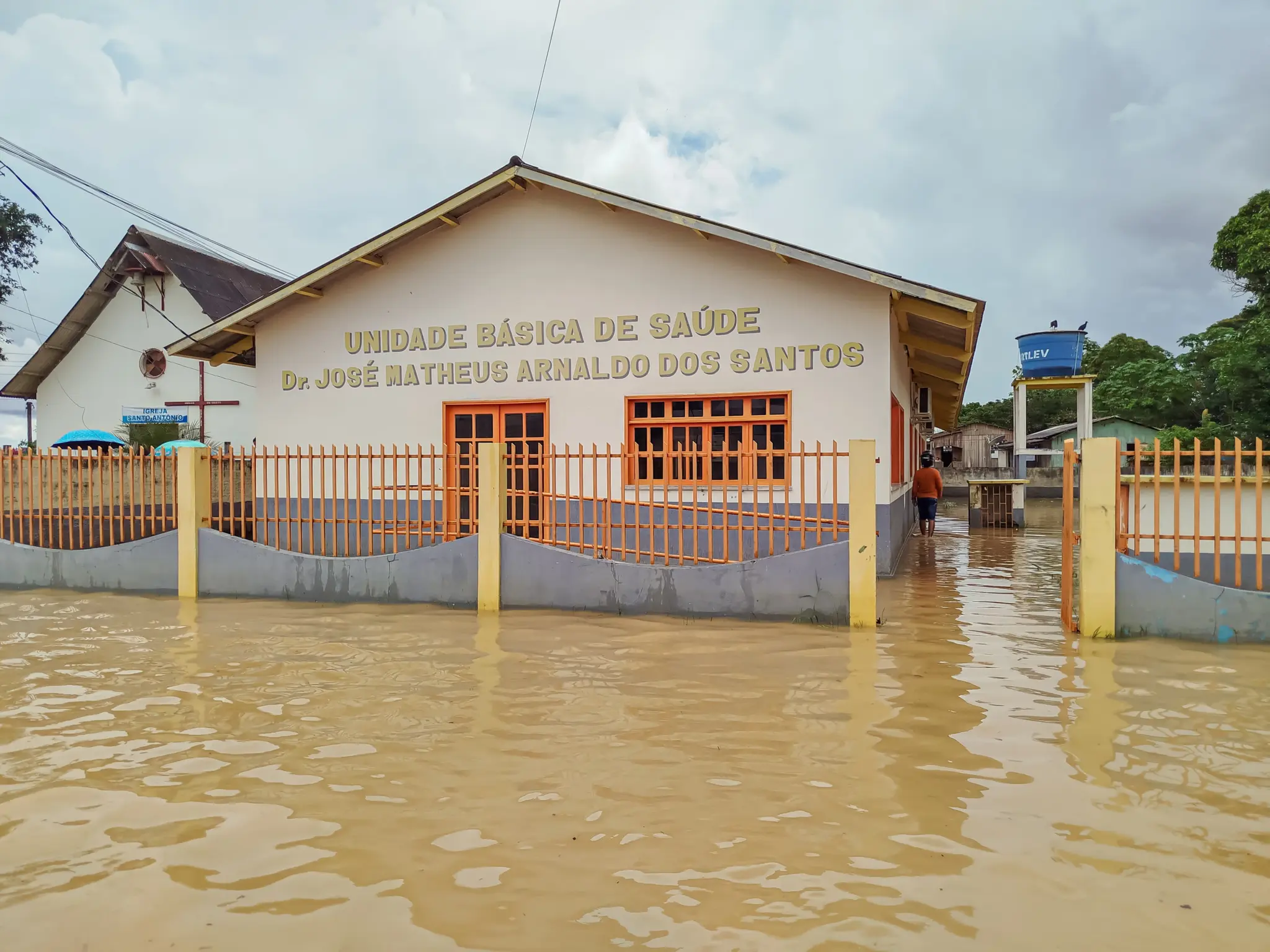 Unidades de Saúde e escolas de Cruzeiro do Sul estão alagadas e número de abrigos aumenta