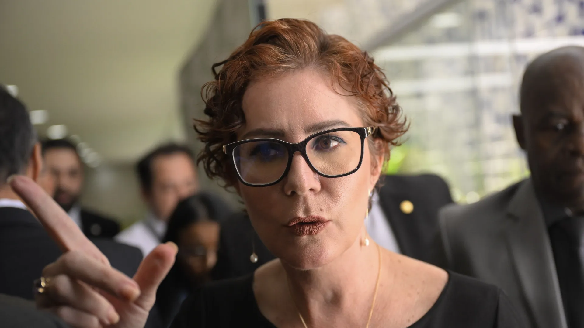 Supremo Tribunal Federal tem 2 votos para condenar Zambelli por porte ilegal de arma