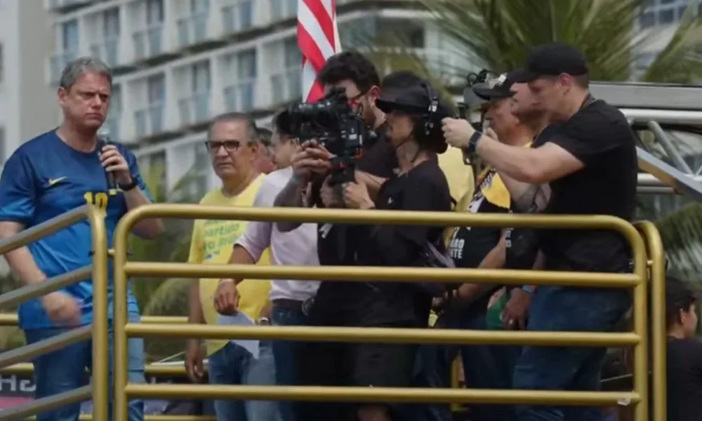 Captura-de-tela-2025-03-16-112926 Tarcísio de Freitas discursa ao lado de Jair Bolsonaro em manifestação no Rio de Janeiro • Reprodução/YouTube Silas Malafaia