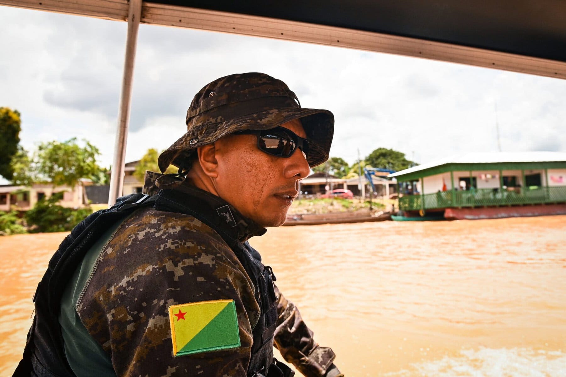 Policiamento ambiental intensifica atuação durante período de enchentes e fortalece laços com a população