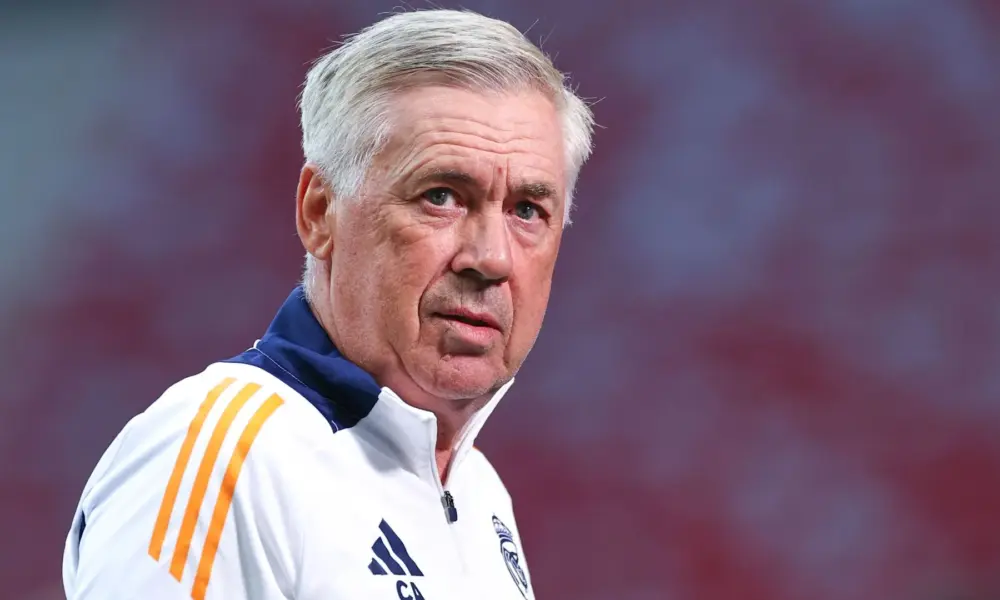 Carlo Ancelotti durante treino do Real Madrid • Robbie Jay Barratt - AMA/Getty Images