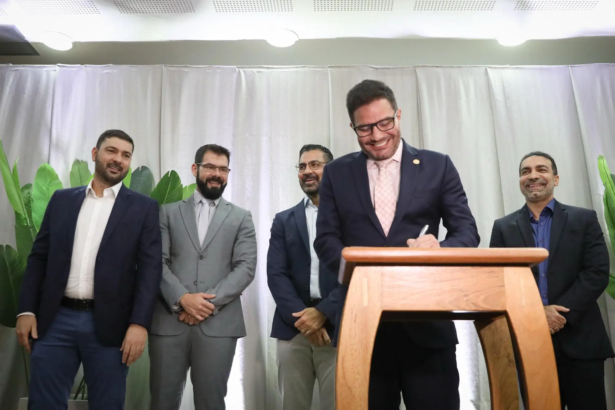 Gladson empossa 89 novos servidores da saúde: “cumpri minha promessa”