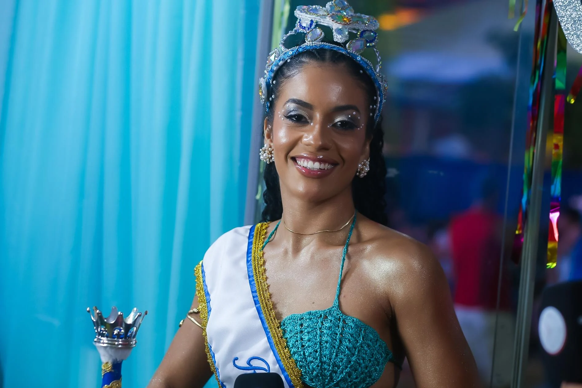 Enfermeira, Rainha do Carnaval alia reinado com trabalho: “saí 2h da manhã e fui ao plantão”
