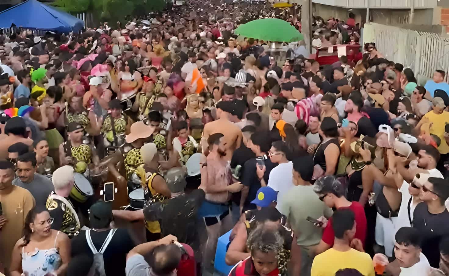 Bloco Vai Quem Quer arrasta multidão no bairro Tucumã