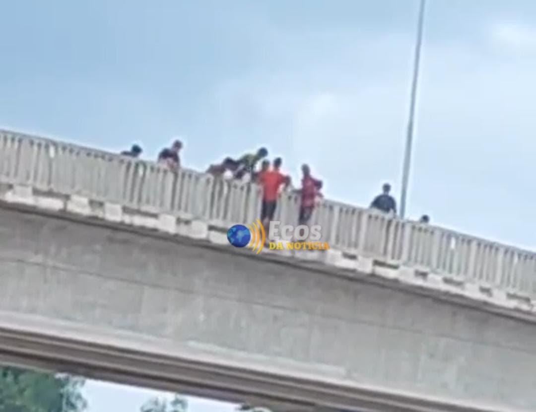 Brincadeira Perigosa: Em Sena Madureira jovens arriscam a vida pulando de ponte