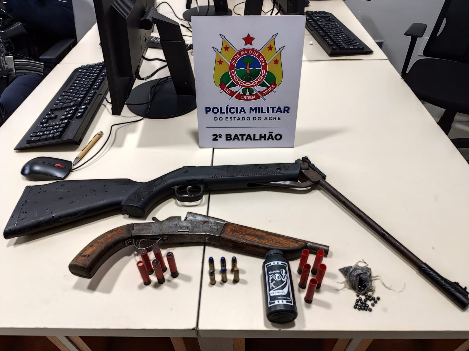 Homem é preso com armas de fogo e munições no Praia do Amapá