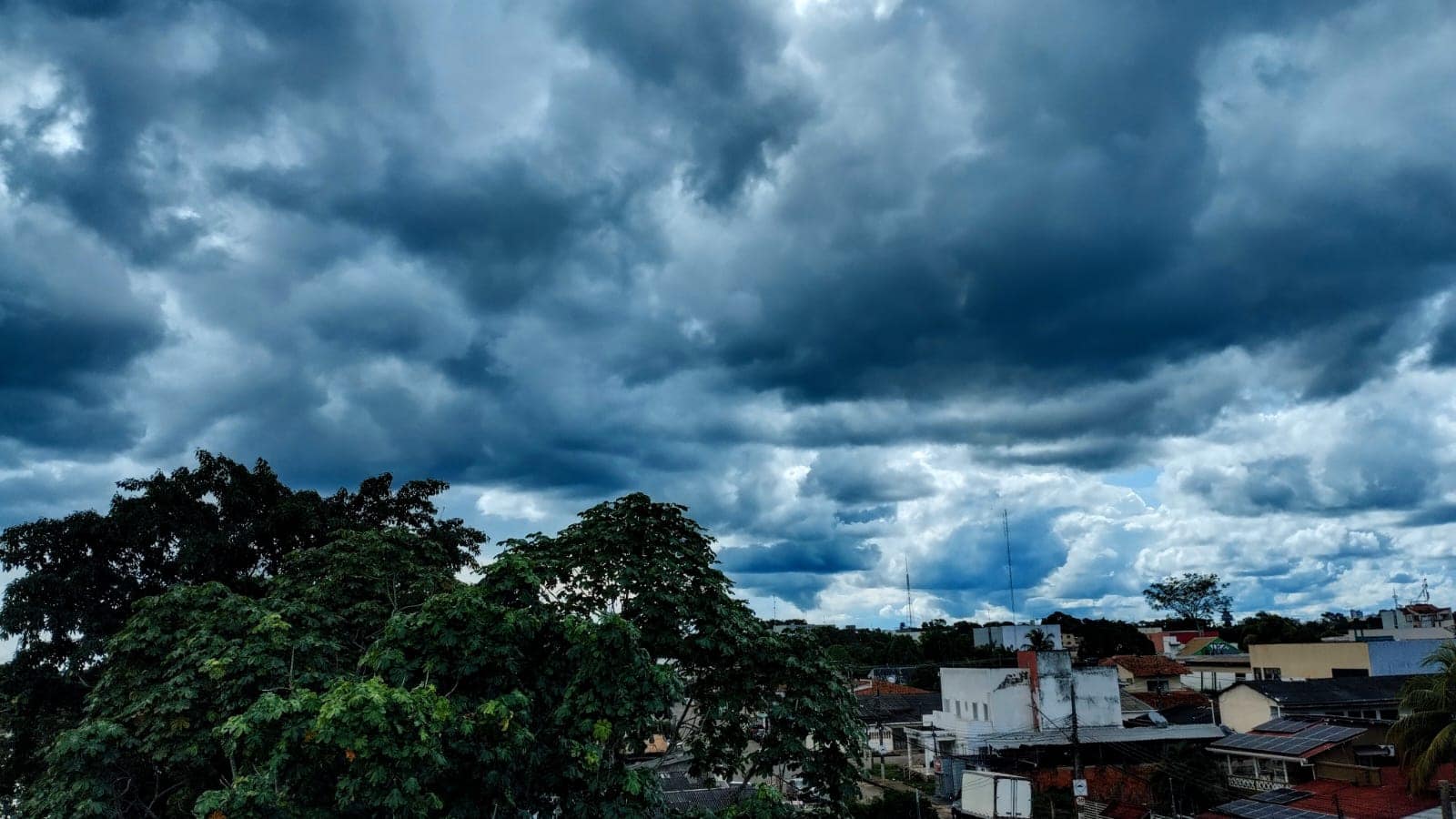 Domingo será quente e abafado no Acre, com possibilidade de chuva