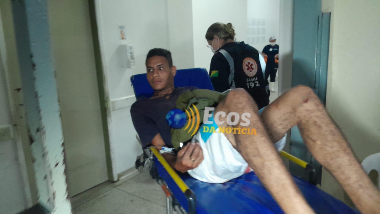 Homem é ferido a golpes de faca e cai em frente de igreja na capital