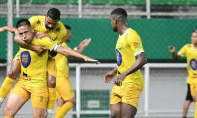 Daniego comemora o gol solitário da vitória do Galvez sobre o São Francisco. Foto: Manoel Façanha