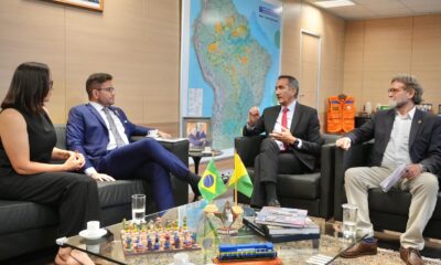 Governador Gladson Camelí e vice-governadora Mailza Assis estiveram reunidos com o ministro da Integração e do Desenvolvimento Regional, Waldez Góes, para solicitar ajuda federal, caso a população do Acre sofra com o transbordamento dos rios. Foto: Yasmin Fonseca/MIDR