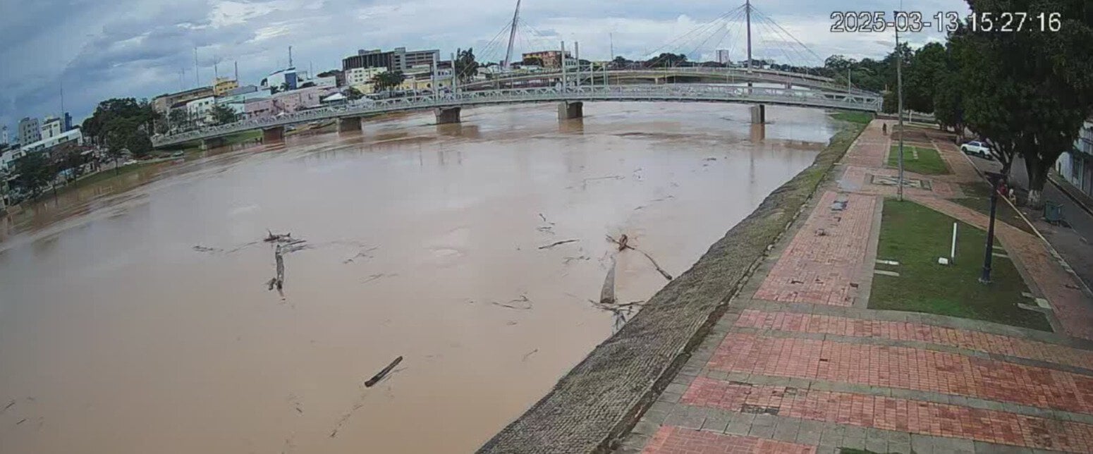 Rio Branco pode ter 3 mil atingidos se rio subir para 15 metros