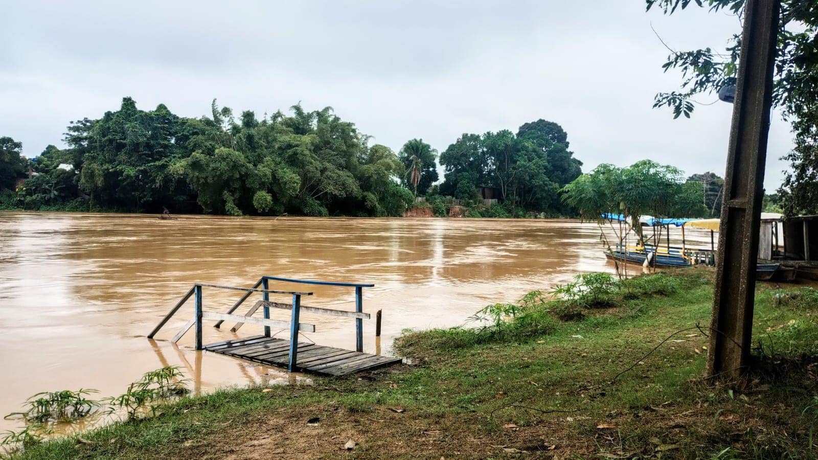 Em 3 horas, Rio Acre sobe 19 centímetros e ultrapassa 15 metros