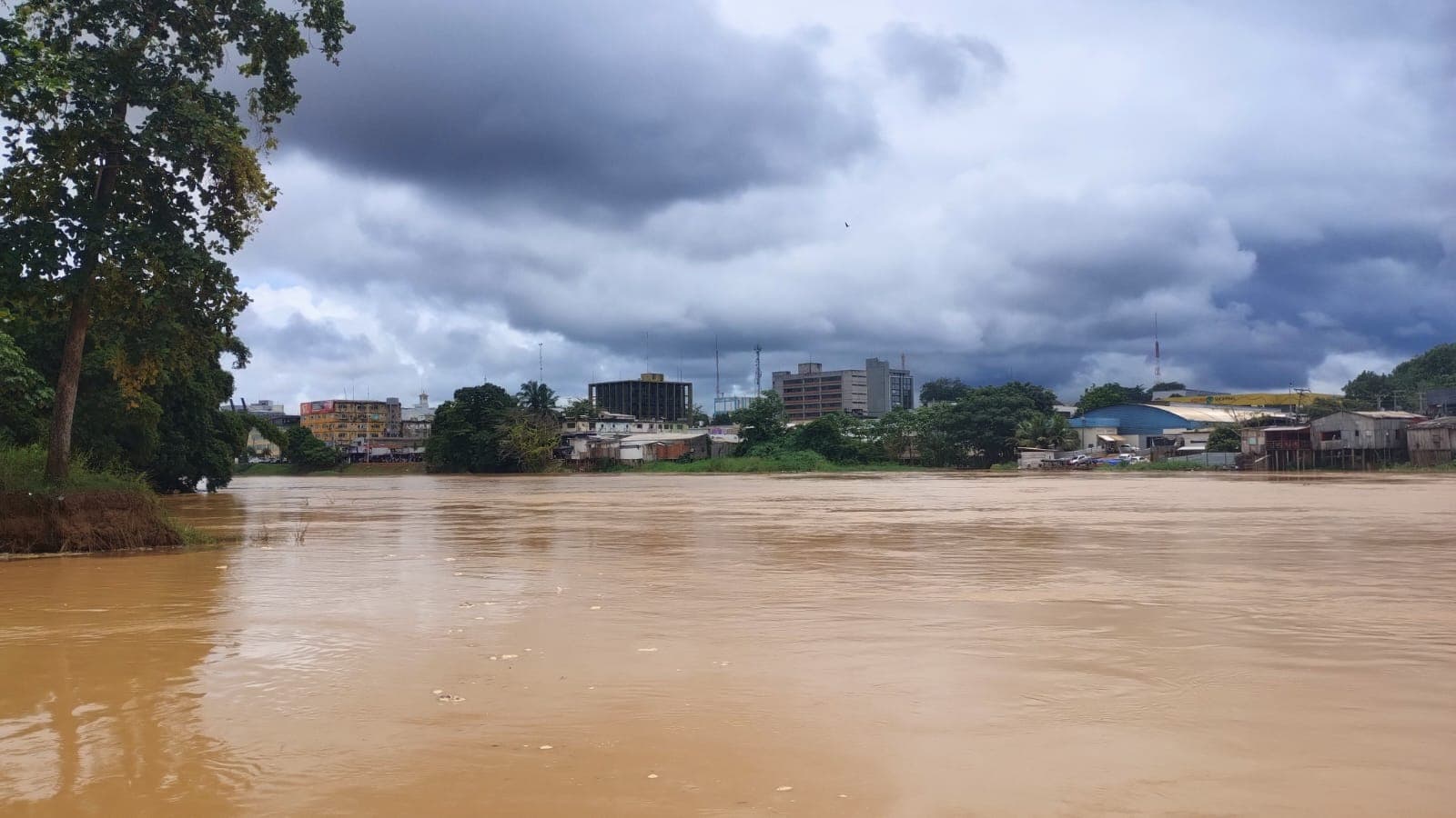 15,33 metros: nível do Rio Acre eleva 35 centímetros nesta sexta na capital