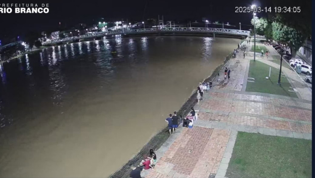 Rio Acre mantém subida e atinge 15,40 metros em Rio Branco