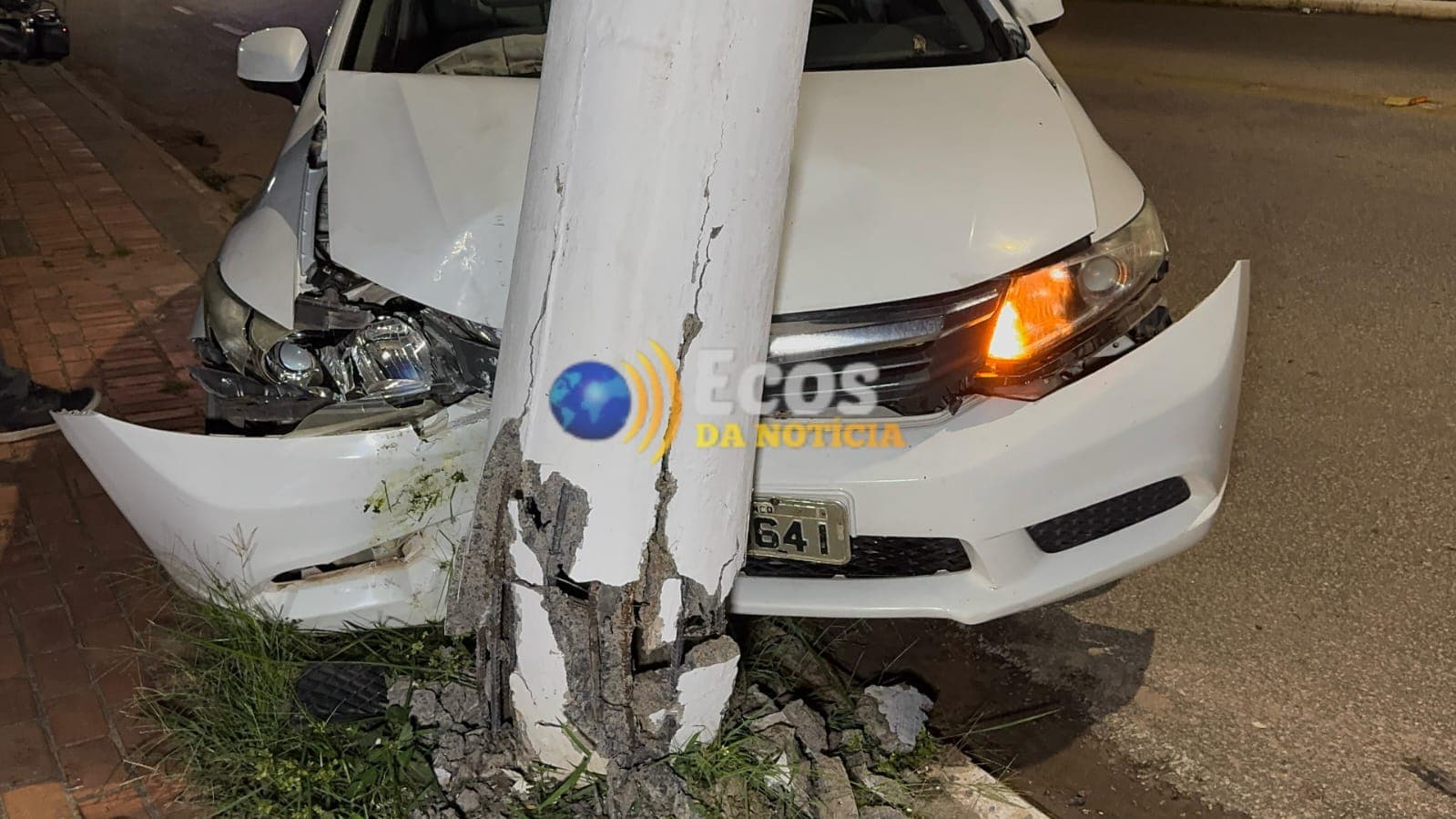 Mulher dirige após tomar remédio para dormir e colide contra poste de energia em Rio Branco